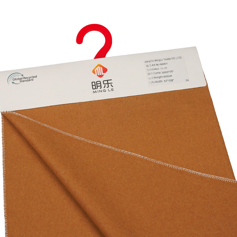 30 % vlna, 60 % polyester, 10 % ostatní vlákno, 680 G/M, hnědá pšenice, potahová látka Melton, ML-04096-5