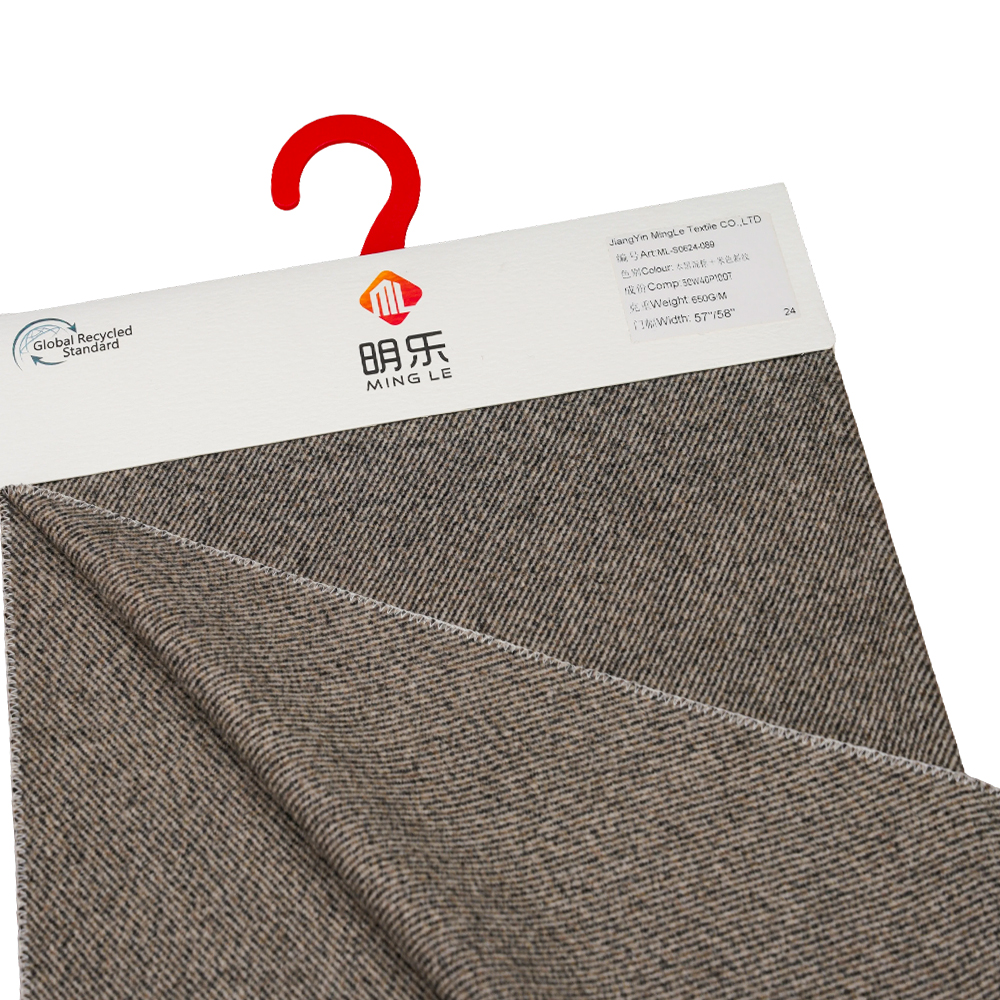 50 % vlna, 40 % polyester, 10 % ostatní vlákno, 650 G/M, černá směs hnědá + beigetwill, tkanina Melton, ML-S0624-089