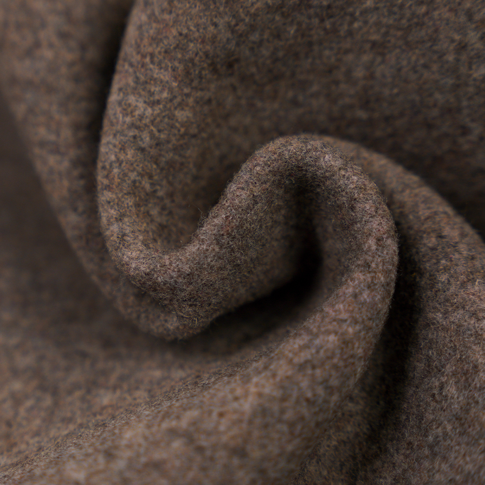 70 % Vlna, 10 % Kašmír, 10 % Polyester, 10 % Ostatní vlákno, 670 G/M, Míchaná káva, Melton Fabric, ML-232270-670