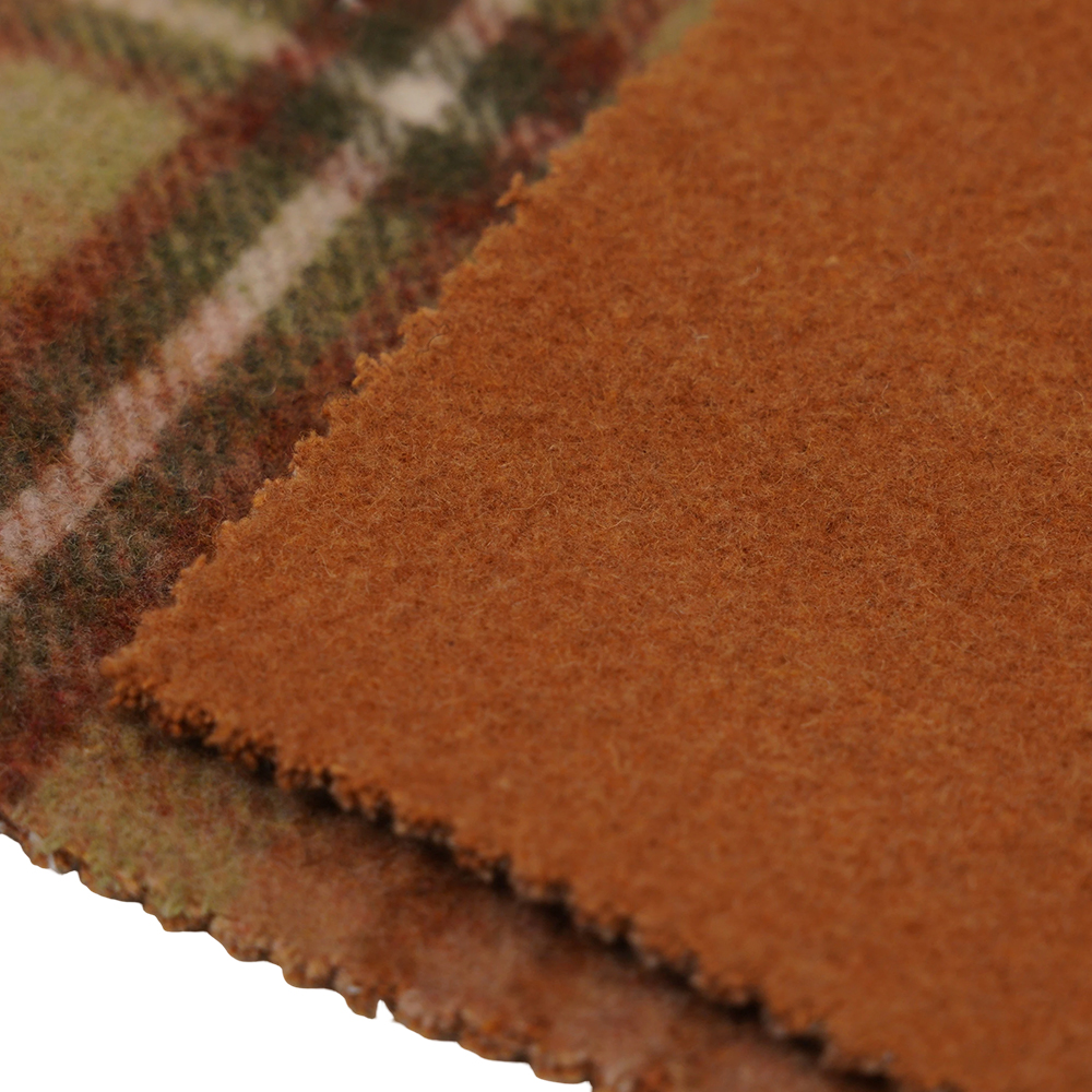 50 % vlna, 40 % polyester, 10 % ostatní vlákno, 860 G/M, hnědý a žlutý kostkovaný, sametová tkanina, ML-062142104